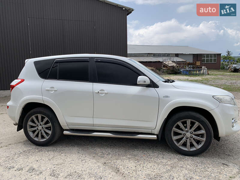 Внедорожник / Кроссовер Toyota RAV4 2012 в Богодухове