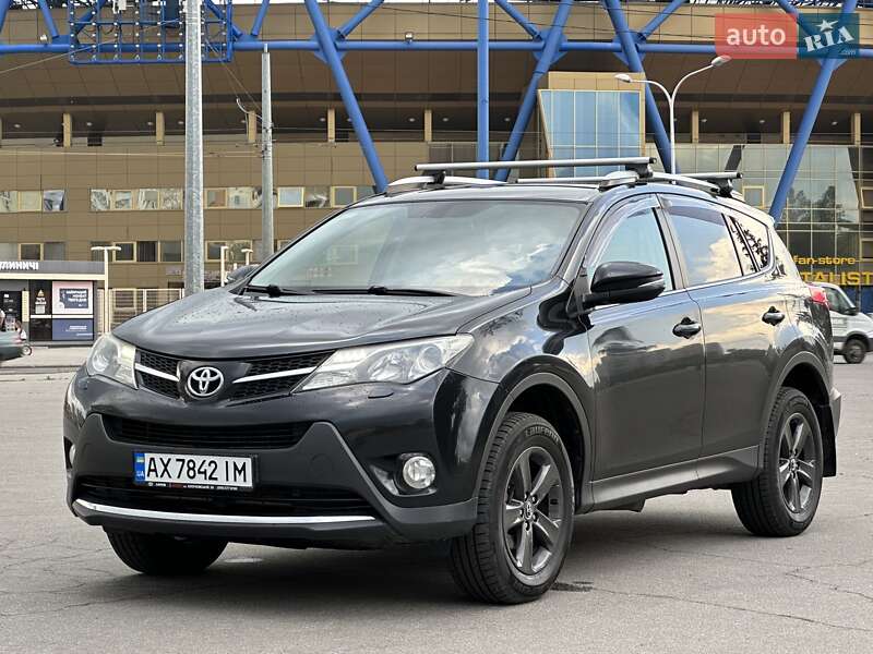 Внедорожник / Кроссовер Toyota RAV4 2015 в 