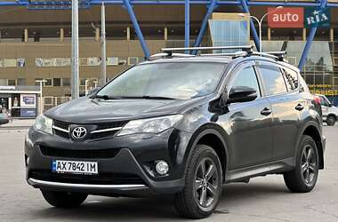 Внедорожник / Кроссовер Toyota RAV4 2015 в 