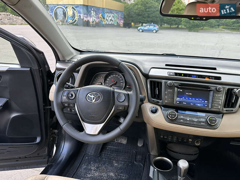 Внедорожник / Кроссовер Toyota RAV4 2015 в Харькове