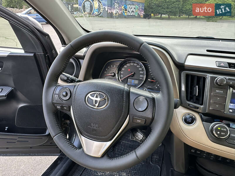Внедорожник / Кроссовер Toyota RAV4 2015 в Харькове