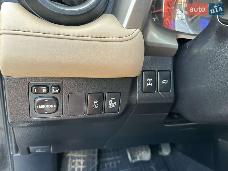 Внедорожник / Кроссовер Toyota RAV4 2015 в Харькове