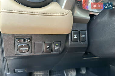 Внедорожник / Кроссовер Toyota RAV4 2015 в 