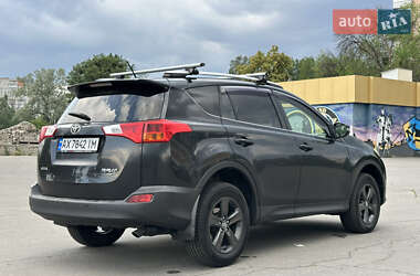 Внедорожник / Кроссовер Toyota RAV4 2015 в 