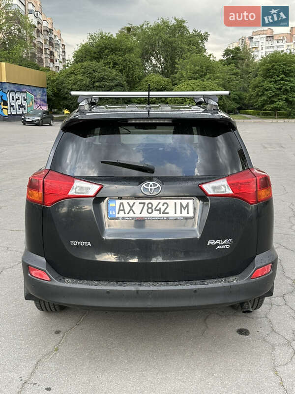 Внедорожник / Кроссовер Toyota RAV4 2015 в Харькове