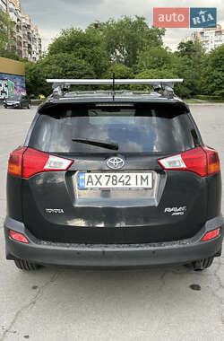 Внедорожник / Кроссовер Toyota RAV4 2015 в 