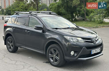 Внедорожник / Кроссовер Toyota RAV4 2015 в 