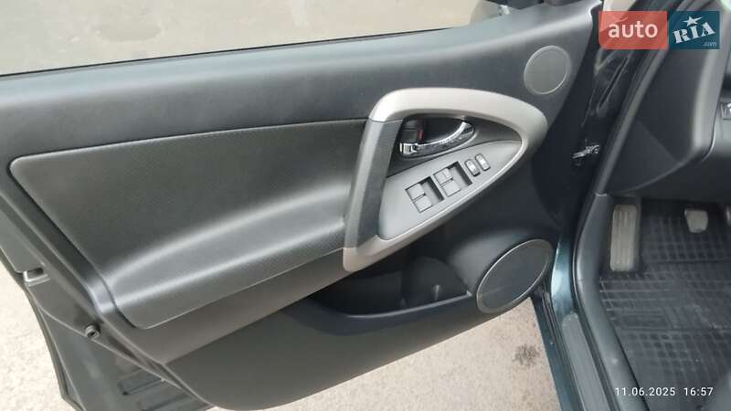 Позашляховик / Кросовер Toyota RAV4 2007 в Житомирі