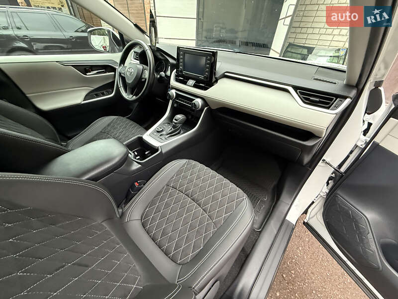 Позашляховик / Кросовер Toyota RAV4 2022 в Києві