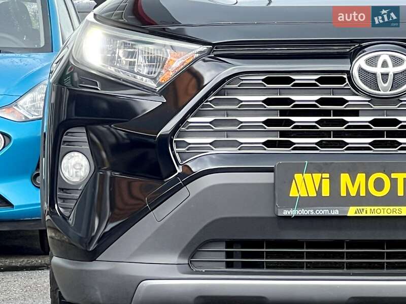 Позашляховик / Кросовер Toyota RAV4 2019 в Києві