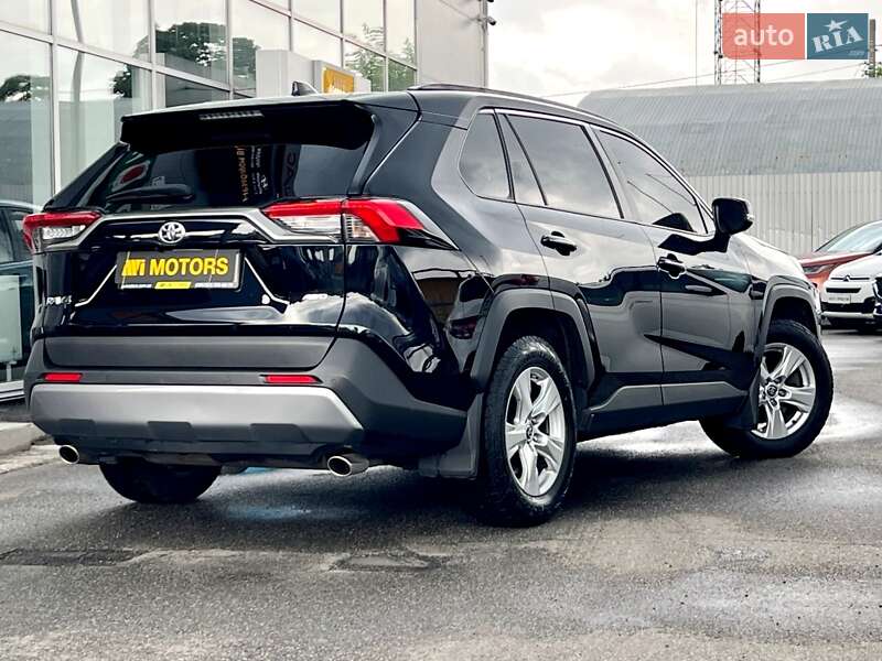 Позашляховик / Кросовер Toyota RAV4 2019 в Києві