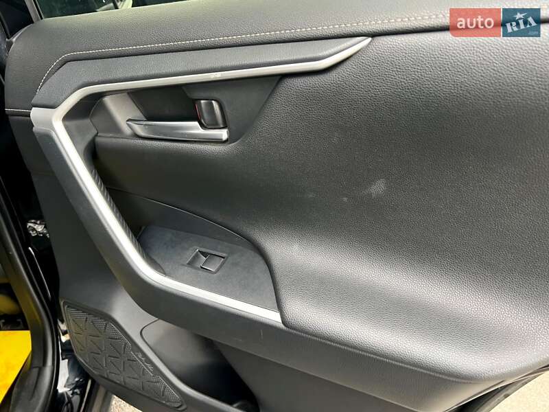 Позашляховик / Кросовер Toyota RAV4 2019 в Києві