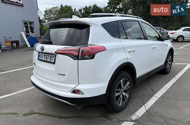 Внедорожник / Кроссовер Toyota RAV4 2018 в 