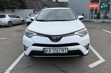 Внедорожник / Кроссовер Toyota RAV4 2018 в 