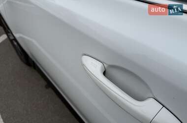 Внедорожник / Кроссовер Toyota RAV4 2018 в 