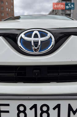 Внедорожник / Кроссовер Toyota RAV4 2017 в 