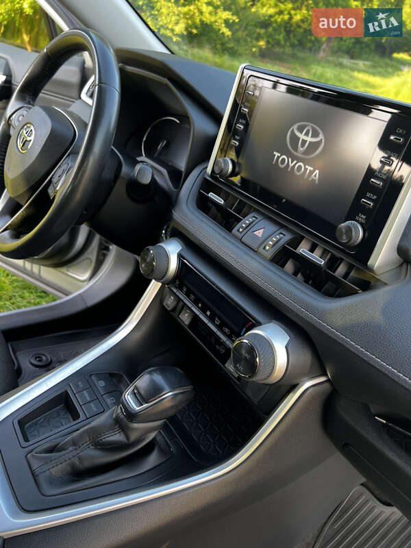 Внедорожник / Кроссовер Toyota RAV4 2021 в Сквире