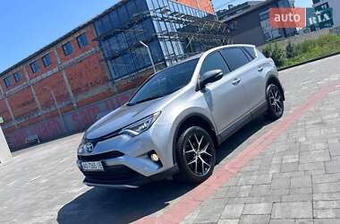 Внедорожник / Кроссовер Toyota RAV4 2017 в Хусте
