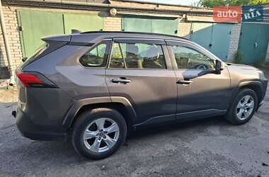 Внедорожник / Кроссовер Toyota RAV4 2019 в 