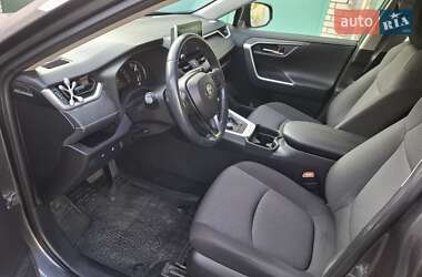 Внедорожник / Кроссовер Toyota RAV4 2019 в 