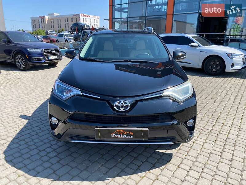 Позашляховик / Кросовер Toyota RAV4 2016 в Львові