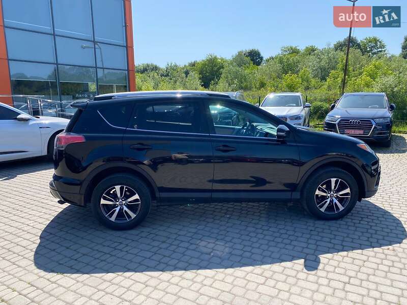 Позашляховик / Кросовер Toyota RAV4 2016 в Львові