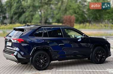 Внедорожник / Кроссовер Toyota RAV4 2022 в 