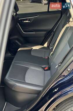 Внедорожник / Кроссовер Toyota RAV4 2022 в 