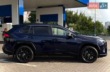 Внедорожник / Кроссовер Toyota RAV4 2022 в 