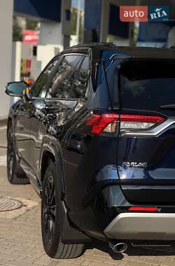 Внедорожник / Кроссовер Toyota RAV4 2022 в 
