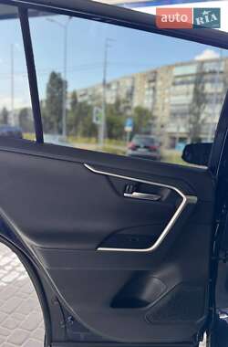 Внедорожник / Кроссовер Toyota RAV4 2022 в 