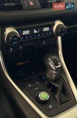 Внедорожник / Кроссовер Toyota RAV4 2022 в 