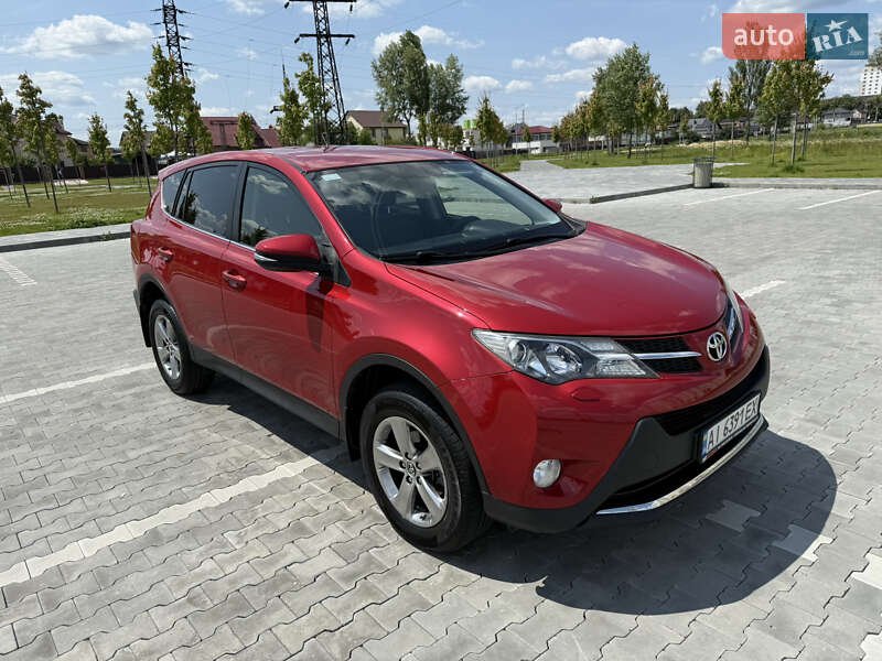 Внедорожник / Кроссовер Toyota RAV4 2015 в 