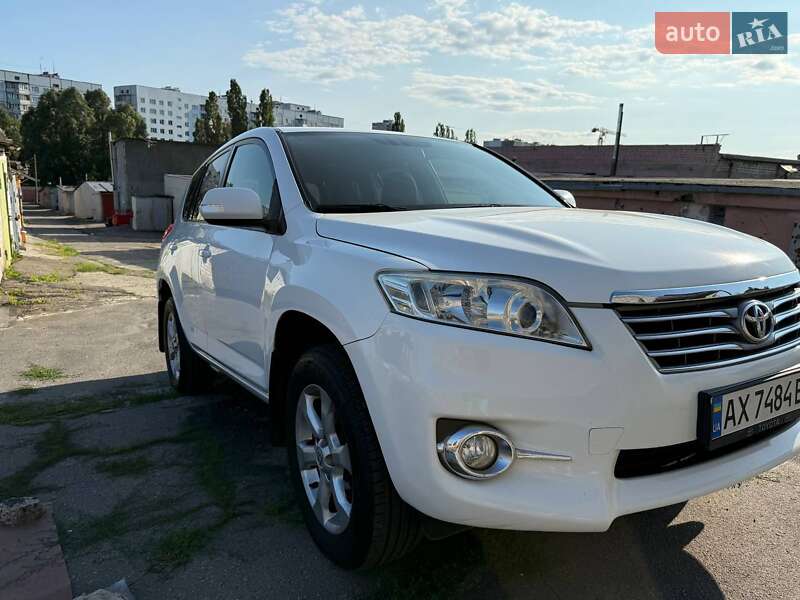 Позашляховик / Кросовер Toyota RAV4 2011 в Харкові