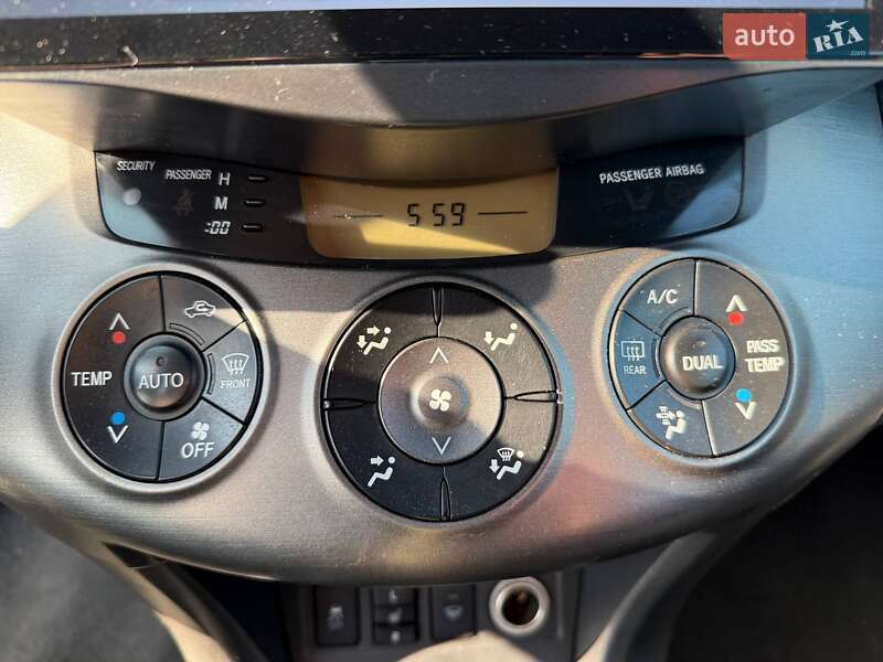 Позашляховик / Кросовер Toyota RAV4 2011 в Харкові