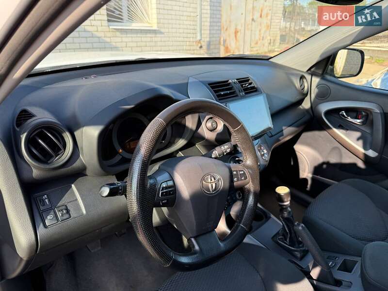 Позашляховик / Кросовер Toyota RAV4 2011 в Харкові