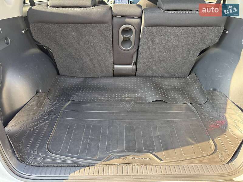 Позашляховик / Кросовер Toyota RAV4 2011 в Харкові