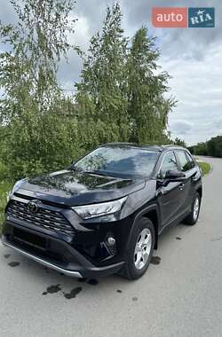 Внедорожник / Кроссовер Toyota RAV4 2021 в Киеве