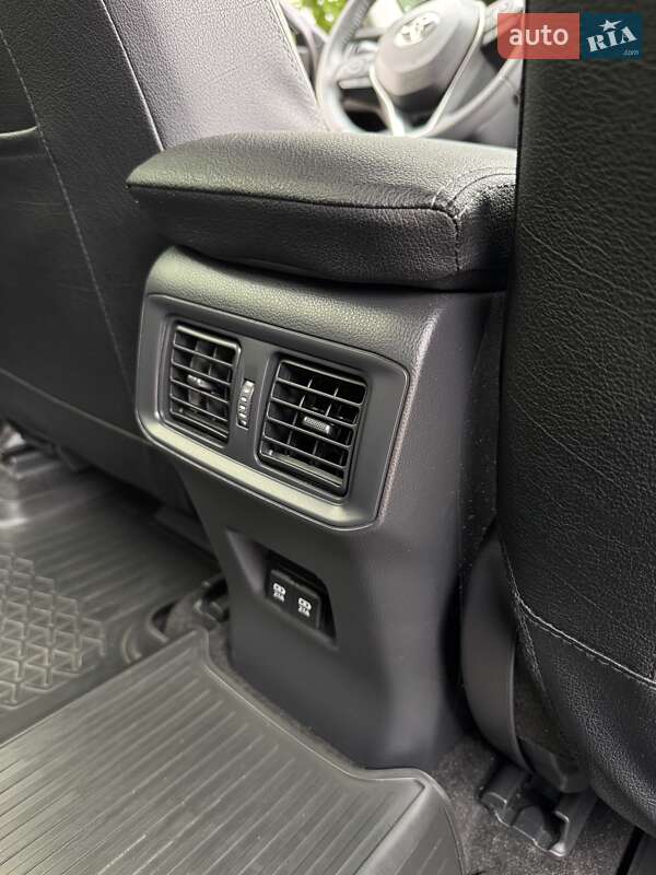 Позашляховик / Кросовер Toyota RAV4 2021 в Києві фото 85 Позашляховик / Кросовер Toyota RAV4 2021 в Києві