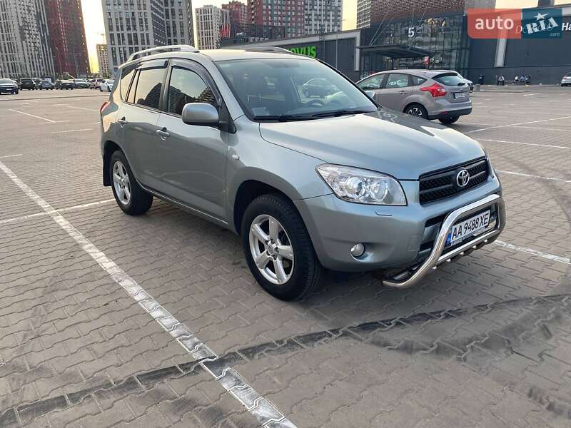 Внедорожник / Кроссовер Toyota RAV4 2006 в Киеве