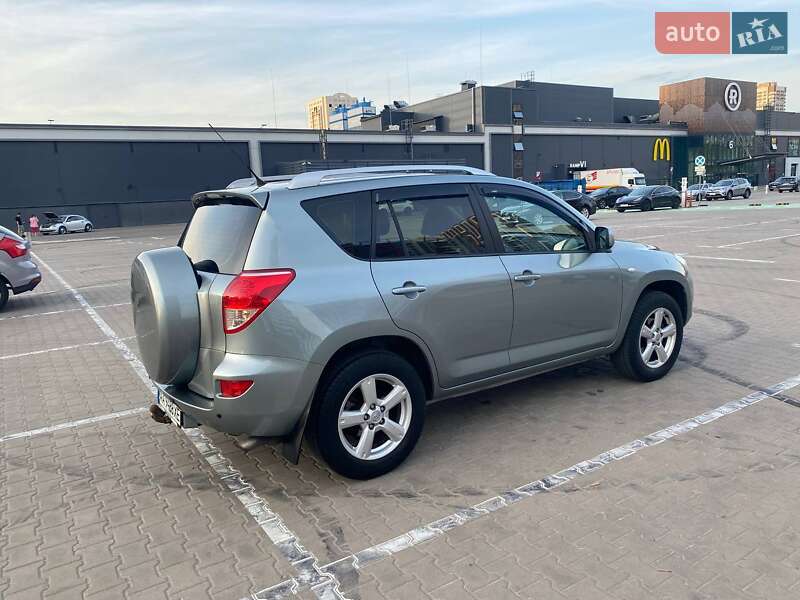 Внедорожник / Кроссовер Toyota RAV4 2006 в Киеве
