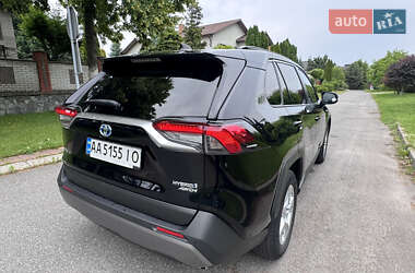 Позашляховик / Кросовер Toyota RAV4 2021 в 