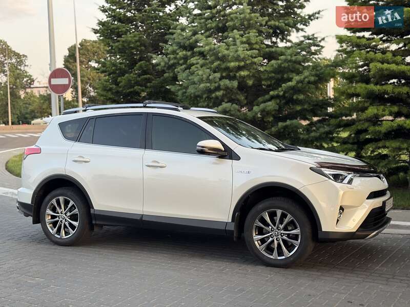 Внедорожник / Кроссовер Toyota RAV4 2017 в Одессе