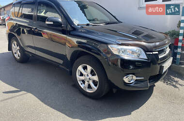 Внедорожник / Кроссовер Toyota RAV4 2010 в Киеве