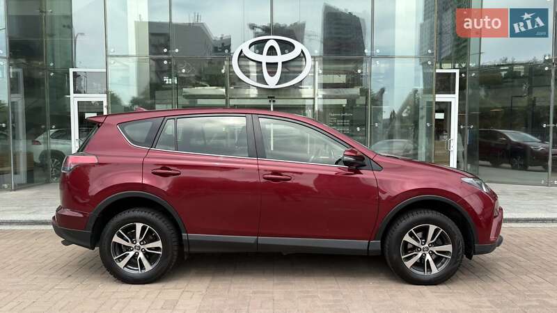 Позашляховик / Кросовер Toyota RAV4 2018 в Києві