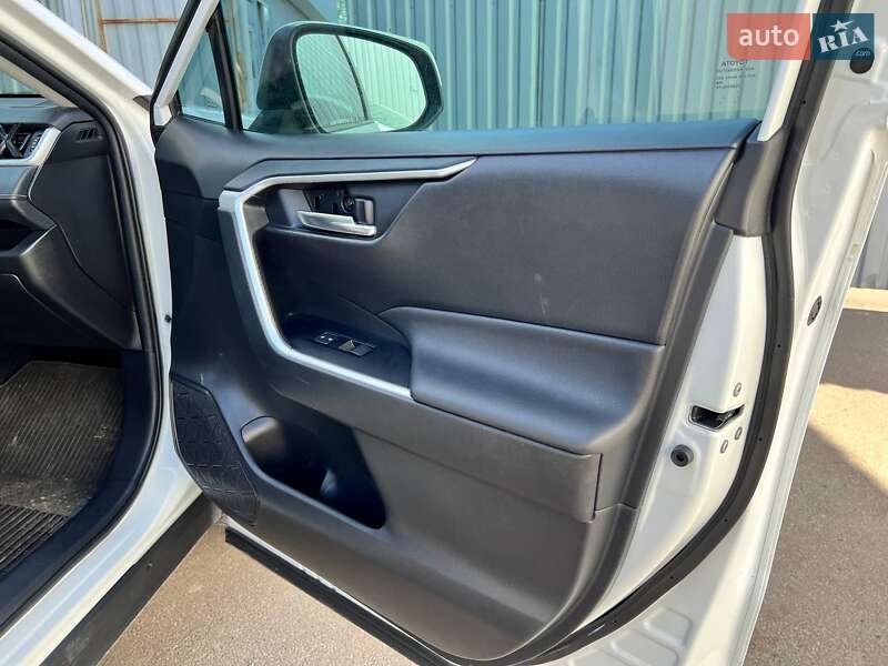 Внедорожник / Кроссовер Toyota RAV4 2021 в Киеве фото 13 Внедорожник / Кроссовер Toyota RAV4 2021 в Киеве