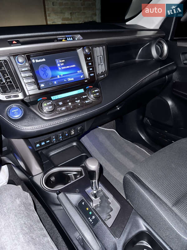 Внедорожник / Кроссовер Toyota RAV4 2017 в Ровно