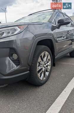 Внедорожник / Кроссовер Toyota RAV4 2021 в Киеве