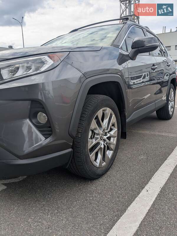 Toyota RAV4 2021