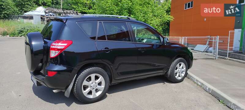 Внедорожник / Кроссовер Toyota RAV4 2010 в Ровно